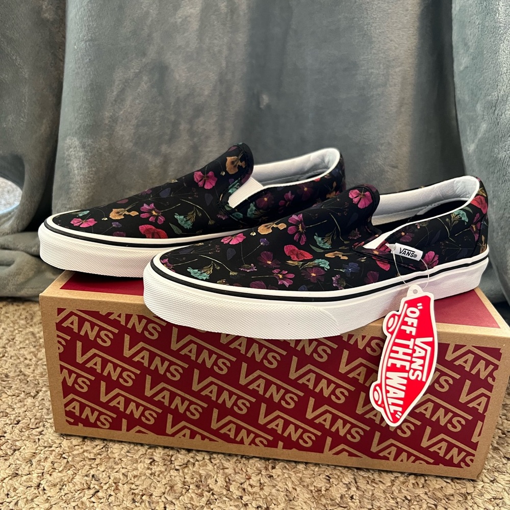 Vans Floral Slip On. Women's 8. Men's 6.5 New in box.